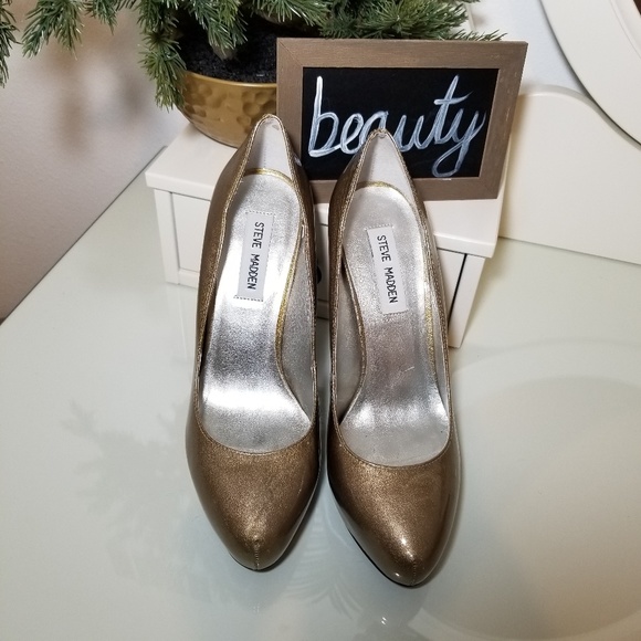 Steve Madden Vivvaa Gold Heels - Picture 5 of 8